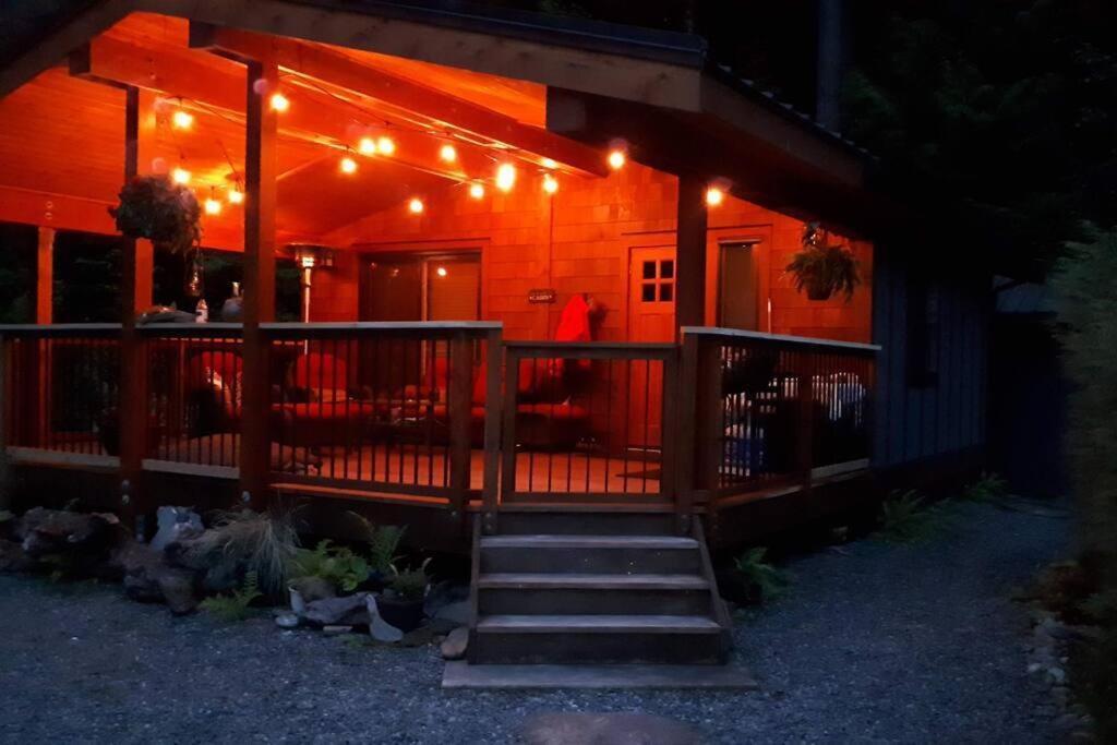 Cozy Corner Cottage Port Renfrew Exterior photo