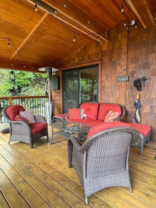 Cozy Corner Cottage Port Renfrew Exterior photo